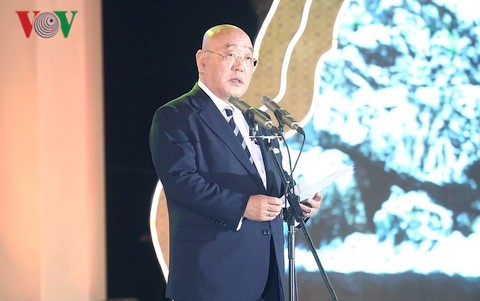 Festival der Kirschblüten und der gelben Blüten der Nagelbeeren in Halong - ảnh 1